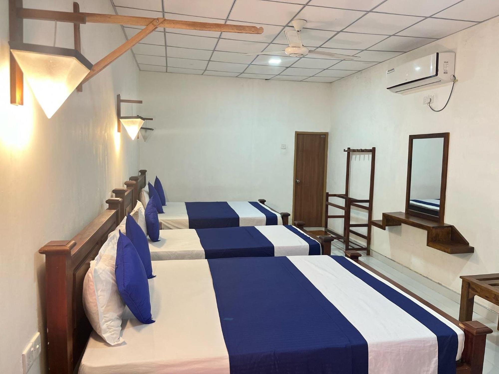 Habarana Dulwan Guest House Room photo